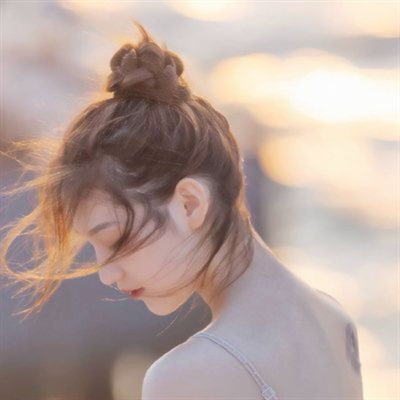 甜美丸子头的女生头像(优选16张)
