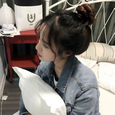 甜美丸子头的女生头像(优选16张)