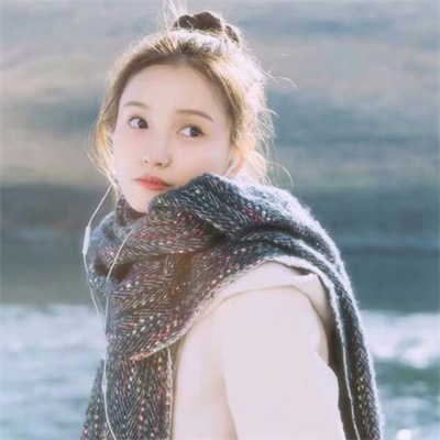 甜美丸子头的女生头像(优选16张)