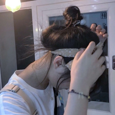 甜美丸子头的女生头像(优选16张)