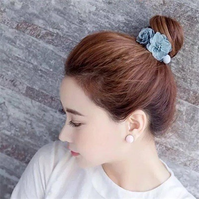 甜美丸子头的女生头像(优选16张)