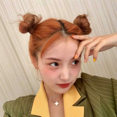 甜美丸子头的女生头像(优选16张)