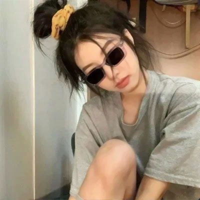 甜美丸子头的女生头像(优选16张)
