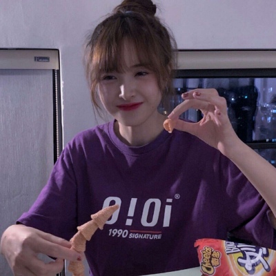 甜美丸子头的女生头像(优选16张)