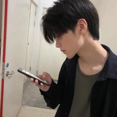 2024容易让女生有好感的男头像(16张)