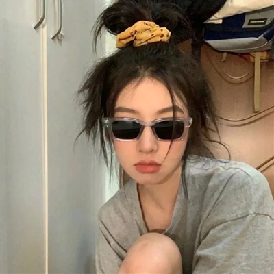 好看又丧气的头像女(16张)
