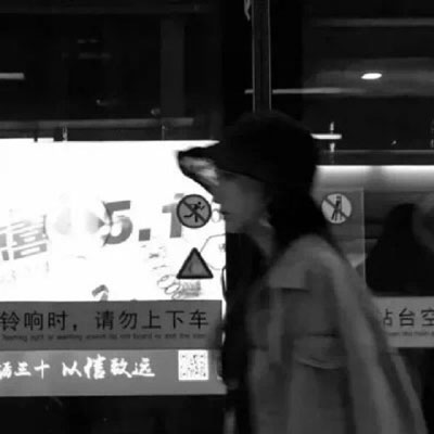 好看又丧气的头像女(16张)