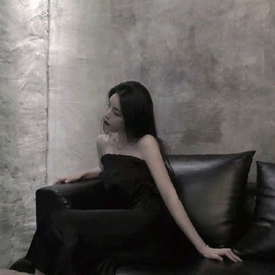 好看又丧气的头像女(16张)