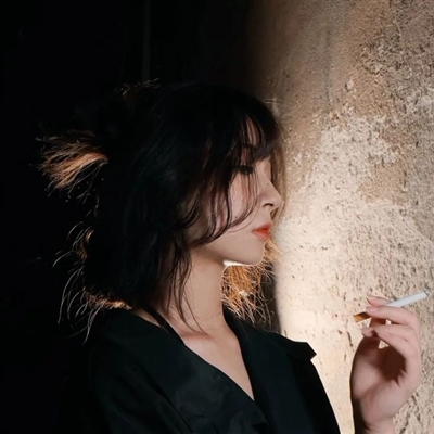 好看又丧气的头像女(16张)
