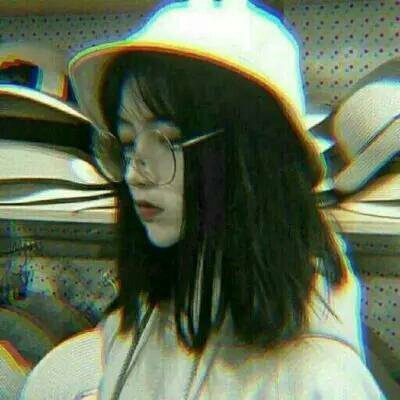 好看又丧气的头像女(16张)