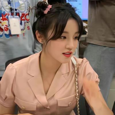 2024让人过目不忘的头像女(16张)