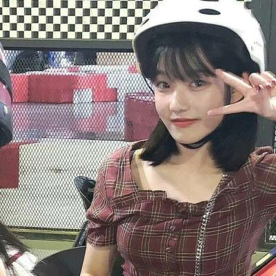2024让人过目不忘的头像女(16张)