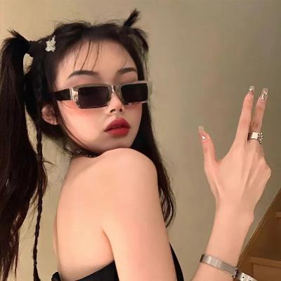 2024让人过目不忘的头像女(16张)