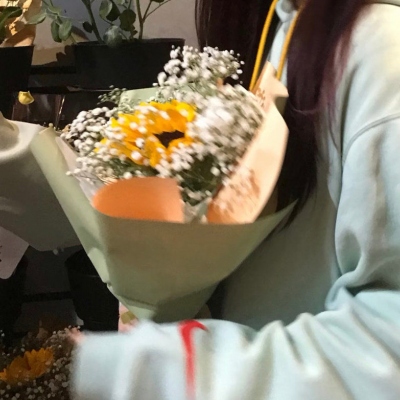 最新版唯美清晰小花朵微信头像(共16张)