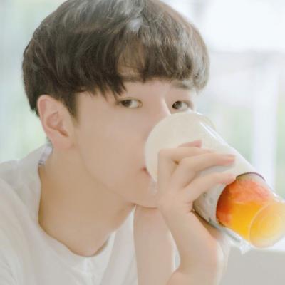 简约森系小清新头像男(优选16张)