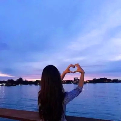 2024最火微信头像背影图片女(16张)