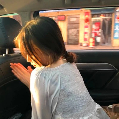 2024最火微信头像背影图片女(16张)