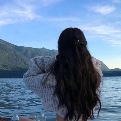 2024最火微信头像背影图片女(16张)