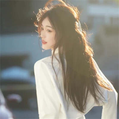 2024最火微信头像图片女(精选16张)