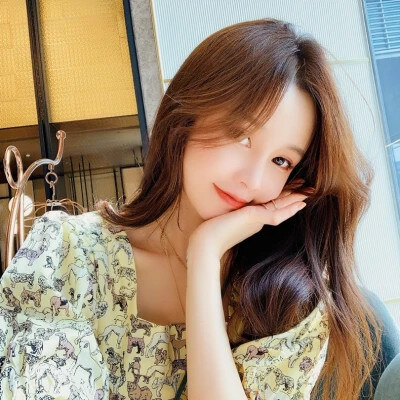 2024最潮最女生头像(16张)