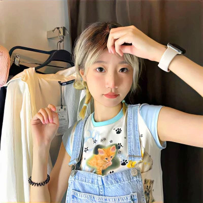 2024最潮最女生头像(16张)