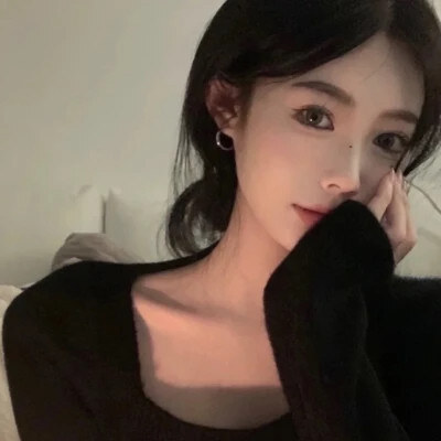 2024最潮最女生头像(16张)
