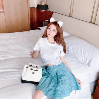 2024最潮最女生头像(16张)