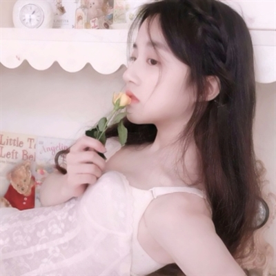 2024最潮最女生头像(16张)