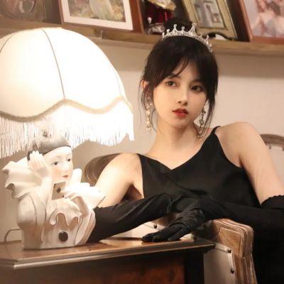 小众高级感女生头像(精选16张)