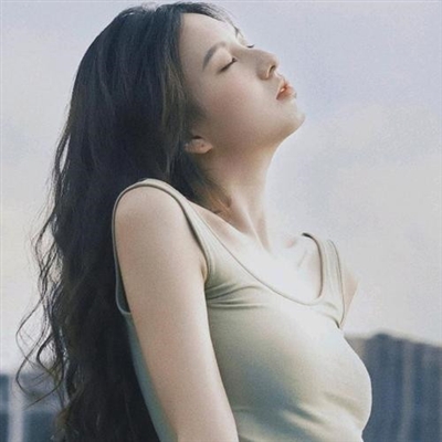 2024年微信头像图片女生(精选16张)