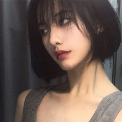 2024好看的短发女生头像(优选16张)