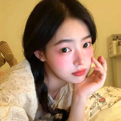 2024年最火爆的头像女生(优选16张)