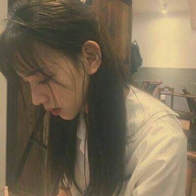 2024小清新女生微信头像精选(共16张)