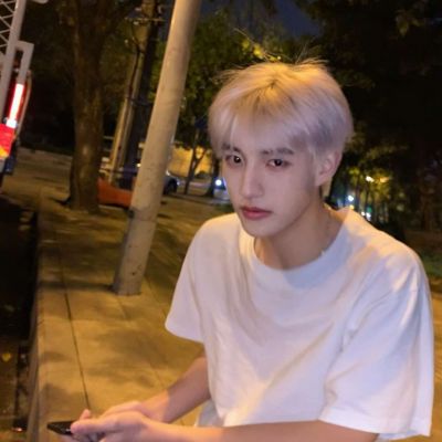 2024干净简约头像男(16张)