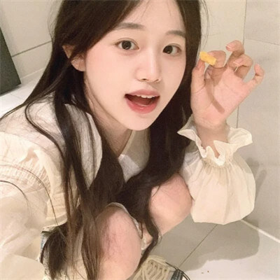 2024快手最火的头像女(共18张)