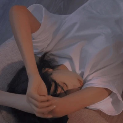 2024最流行伤感头像女(精选15张)