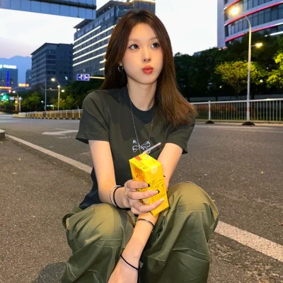2024年最潮最火女生头像图片(16张)