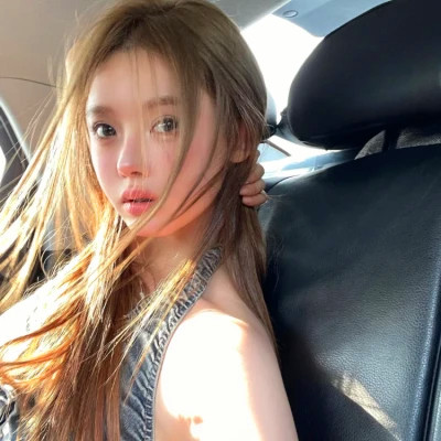 2024年最潮最火女生头像图片(16张)