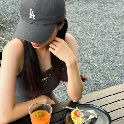 2024年最潮最火女生头像图片(16张)