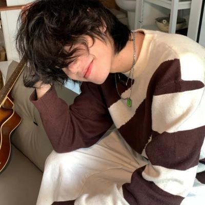 温柔干净且惊艳的头像男(精选16张)