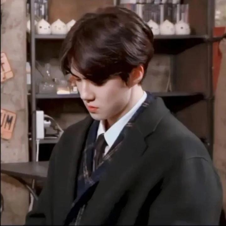 温柔干净且惊艳的头像男(精选16张)
