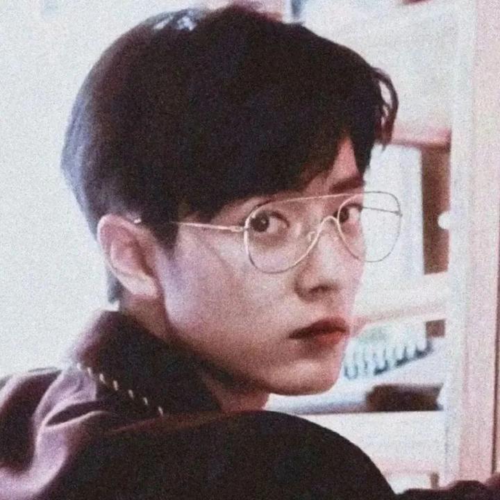 温柔干净且惊艳的头像男(精选16张)