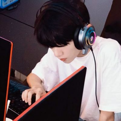 温柔干净且惊艳的头像男(精选16张)