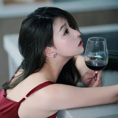 2024年微信头像女士专用(优选18张)