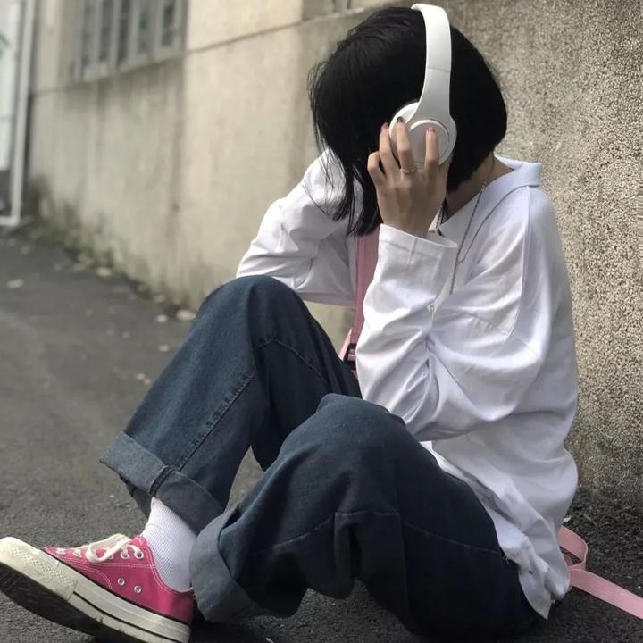 中学生适合的微信头像女生(共12张)
