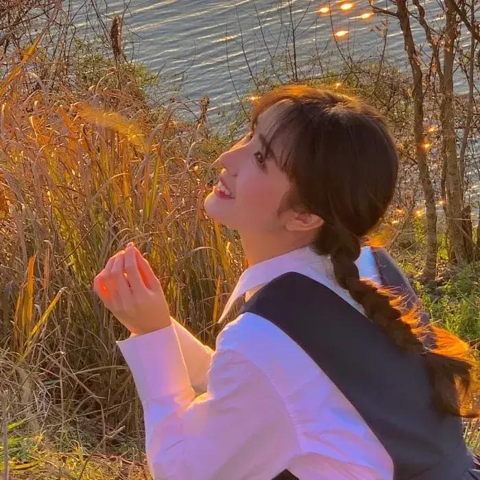 气质女神范背影微信头像(共12张)
