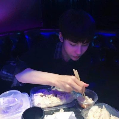 2024最新最好看的头像男(优选12张)