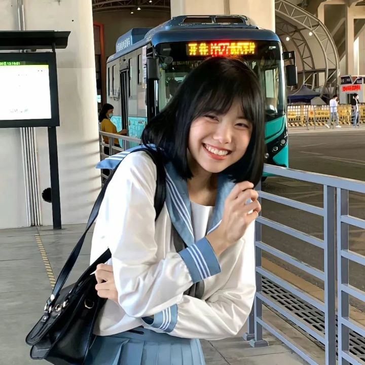 值得一辈子不换的头像风景女(精选12张)