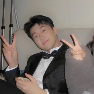 抖音情侣头像 一男一女情头2024(共12张)